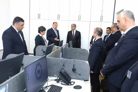 Nazir Anar Əliyev Azərbaycan Həmkarlar İttifaqları Konfederasiyasının yeni mərkəzi ilə tanış olub