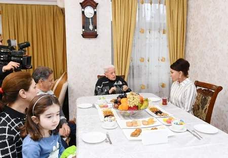 First Vice-President Mehriban Aliyeva visited People’s Artist Alibaba Mammadov at his house