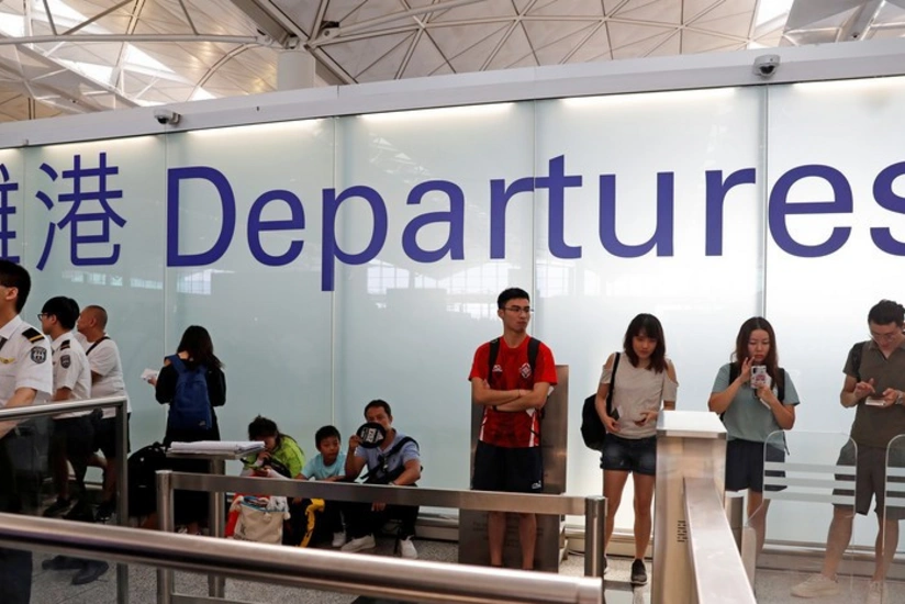 Hong Kong airport cancels all flights over protests