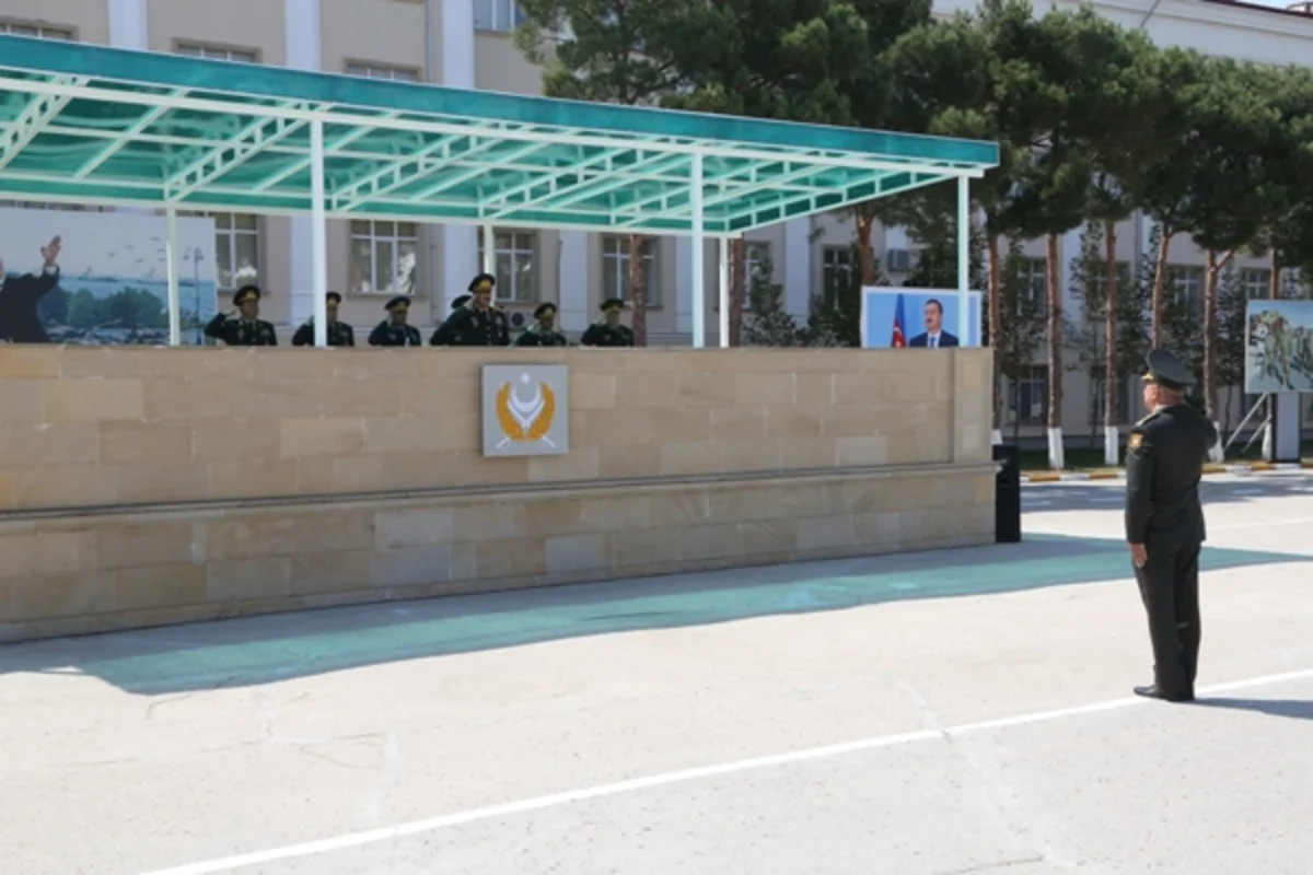 Müdafiə naziri yeni tədris ilinin başlanması ilə əlaqədar hərbi məktəbdə olub