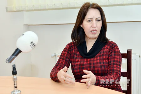 Dövlət Komitəsinin nümayəndəsi: Maddi imkanı kifayət qədər yüksək olan ailələr də bəzən qızlarını erkən yaşda ailə qurmağa məcbur edirlər - MÜSAHİBƏ