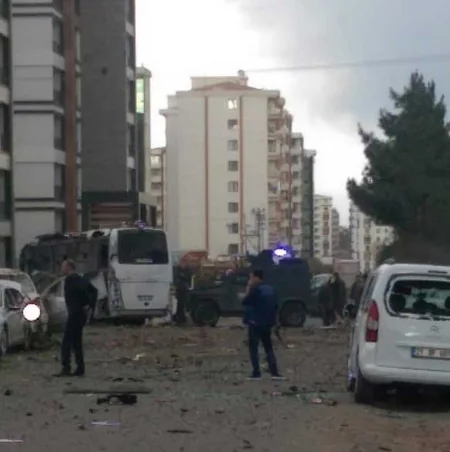 Теракт в турецком Диярбакыре: 7 полицейских погибли, 27 человек ранены - ВИДЕО - ОБНОВЛЕНО 2