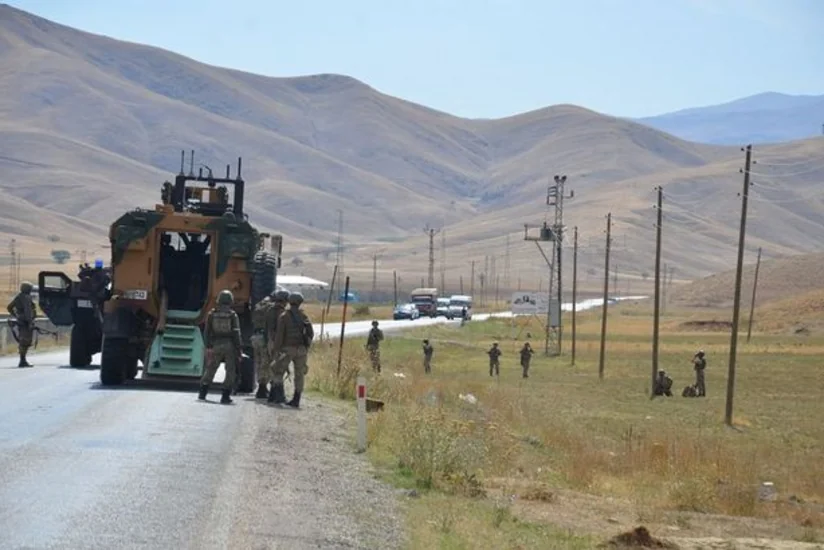 Türkiyədə hərbi avtomobil partladılıb, 3 hərbçi yaralanıb