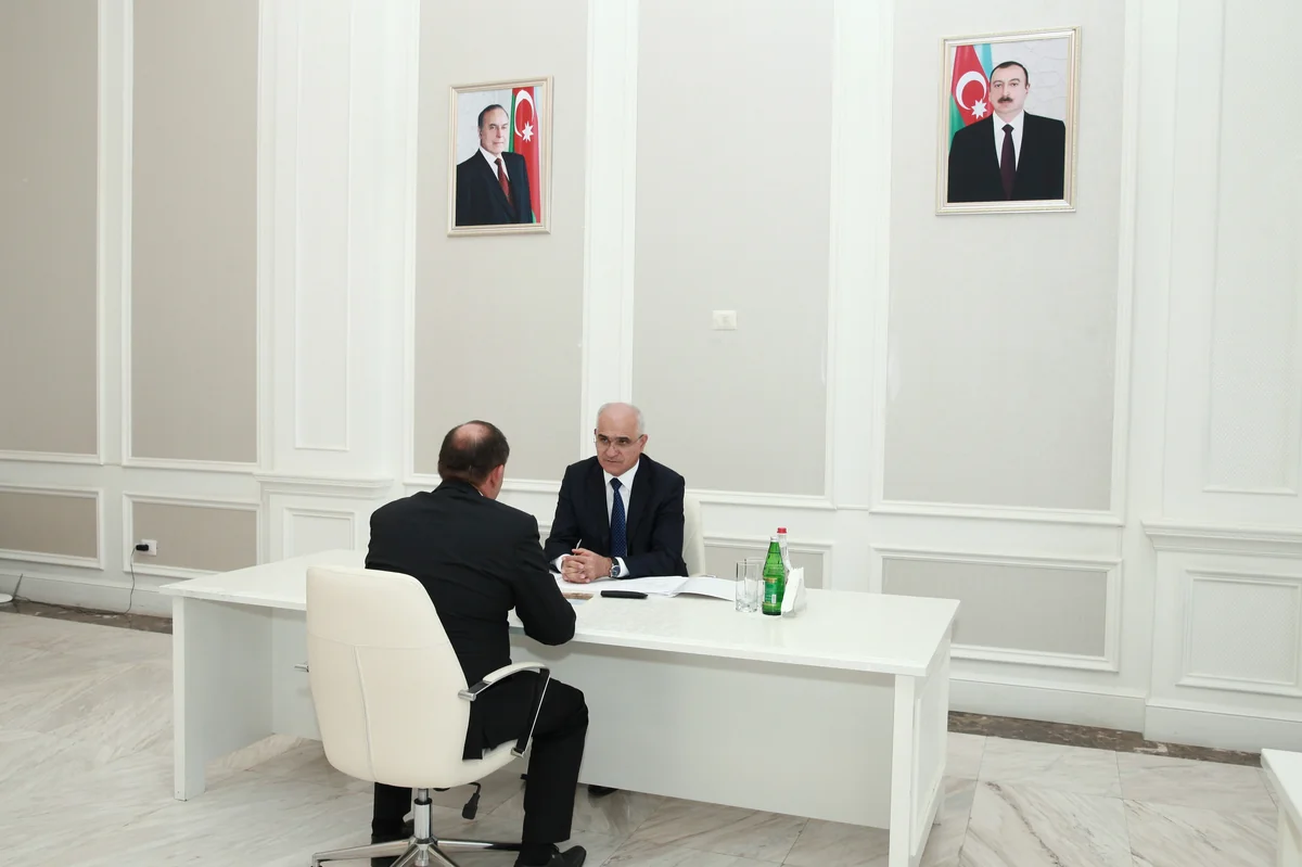 İqtisadiyyat naziri Gəncədə vətəndaşları qəbul edib