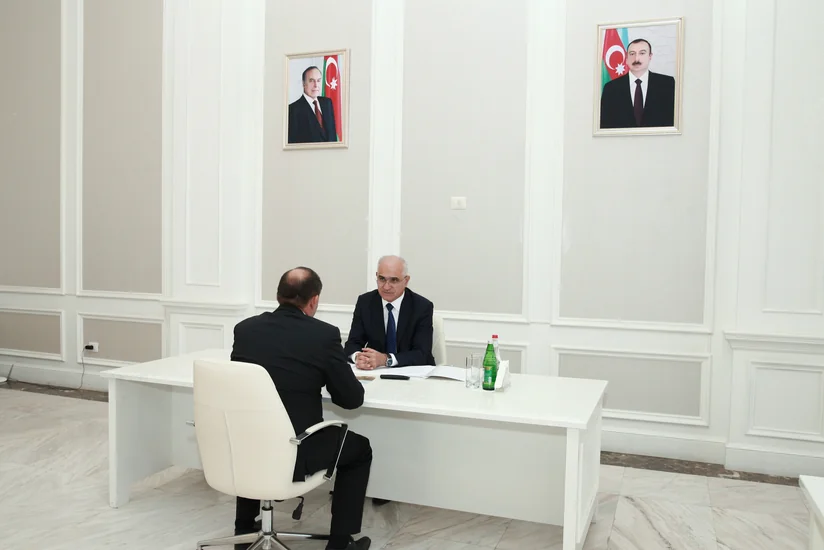 İqtisadiyyat naziri Gəncədə vətəndaşları qəbul edib