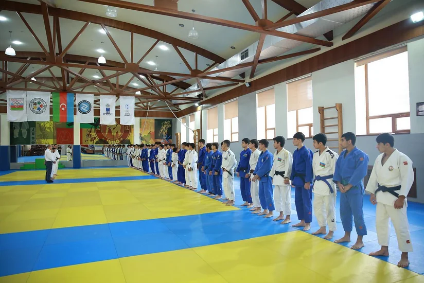 Yeniyetmə cüdoçular dünya çempionatına yola düşüblər
