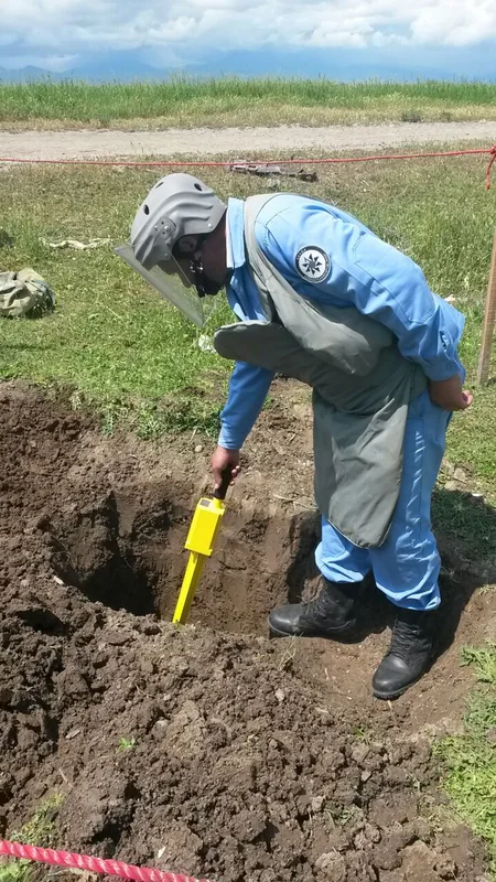 Tərtər icra nümayəndəliyinin həyətyanı sahəsində top mərmisi aşkar edilib