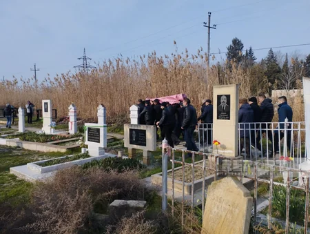 Türkiyədə zəlzələdə həlak olan azərbaycanlı iş adamı Salyanda dəfn olunub - YENİLƏNİB