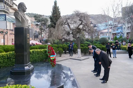 Tbilisidə Ulu Öndər Heydər Əliyevin abidəsi ziyarət edilib