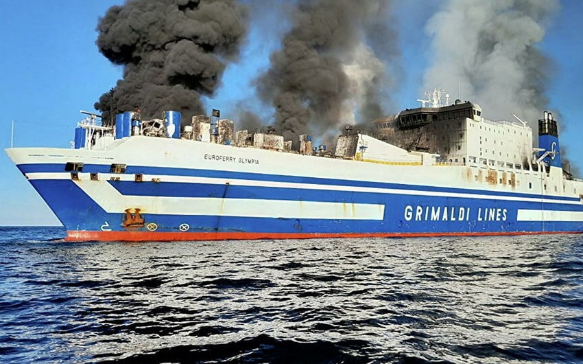 Yunanıstan sahillərində yanan gəmidə 12 nəfər itkin düşüb