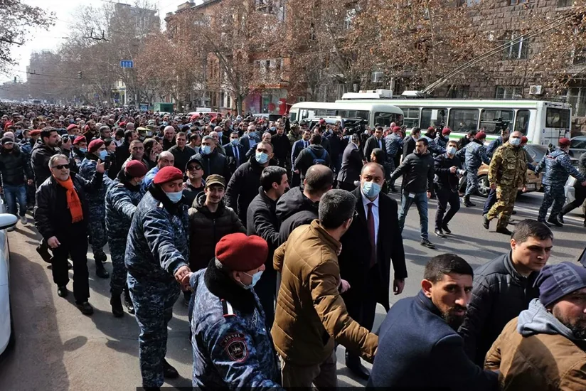Ermənistan müxalifəti Paşinyana qarşı son və qəti tələb irəli sürdü