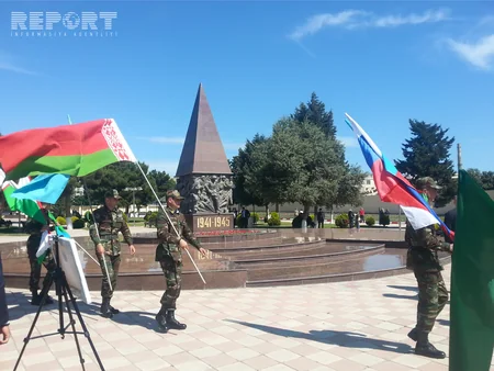 MDB ölkələrinin səfirləri Bakıda hərbi şərəf Memorialına gül çələngi qoyub