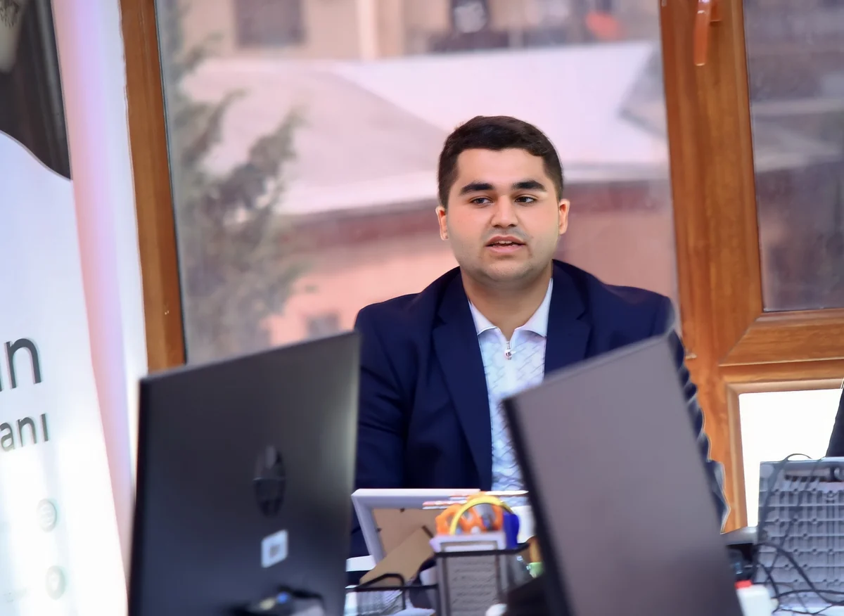 “İrəli”nin sözçüsü: “Mətbuat katibi üçün əsas şərt jurnalistlərlə sıx əlaqə qurmaqdır”