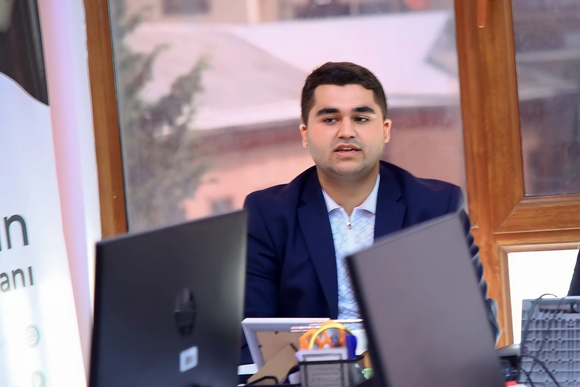 “İrəli”nin sözçüsü: “Mətbuat katibi üçün əsas şərt jurnalistlərlə sıx əlaqə qurmaqdır”