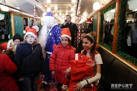 Bakı Metropoliteni kiçik sərnişinlərinə Yeni il sürprizi edib - FOTOREPORTAJ