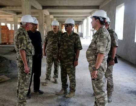 Azərbaycanın müdafiə naziri cəbhə bölgəsindəki hərbi hissələrdə olub