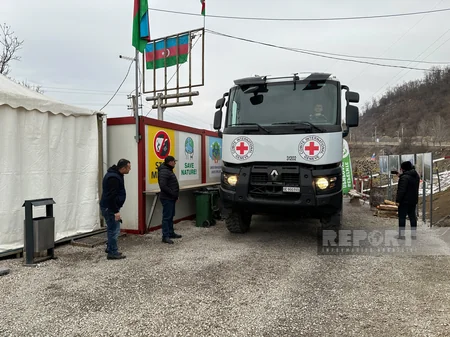 ICRC vehicles carrying Armenians freely move from Khankandi to Lachin
