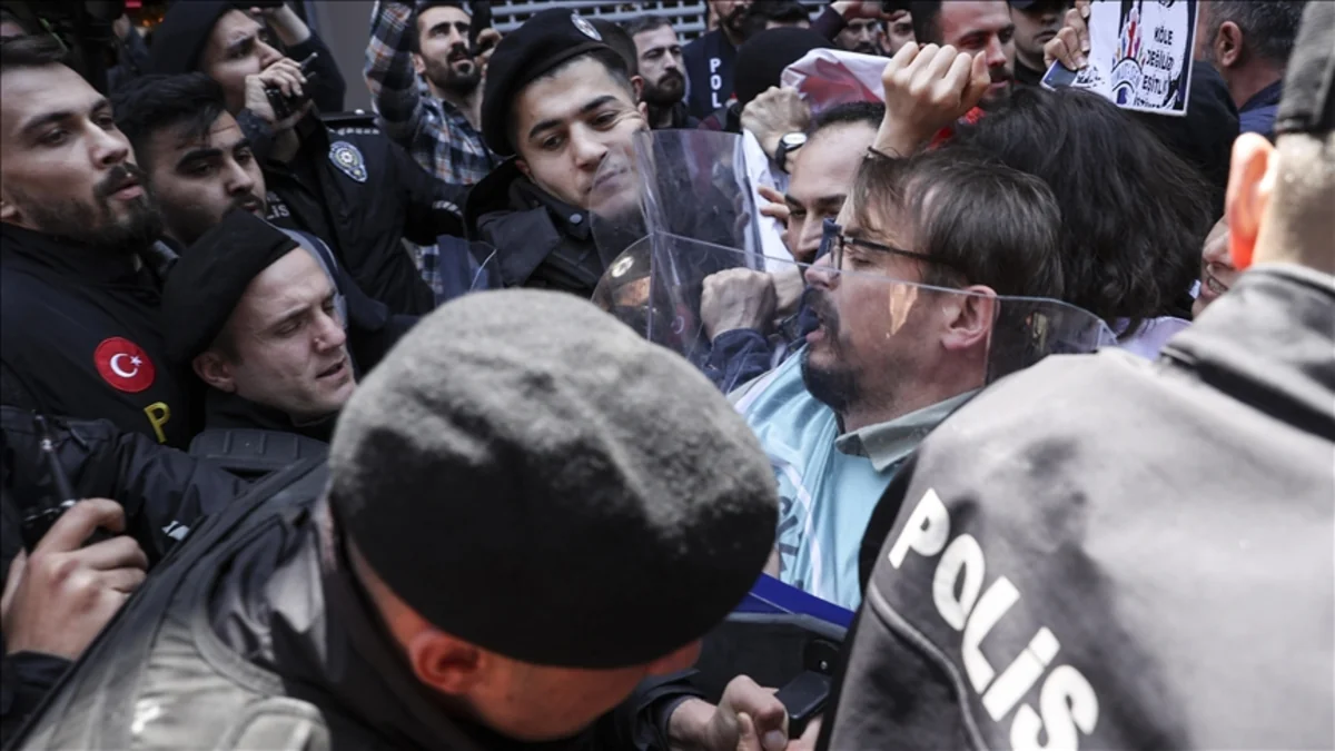 В Стамбуле задержали почти 300 человек за попытку провести первомайские акции в неразрешенных местах