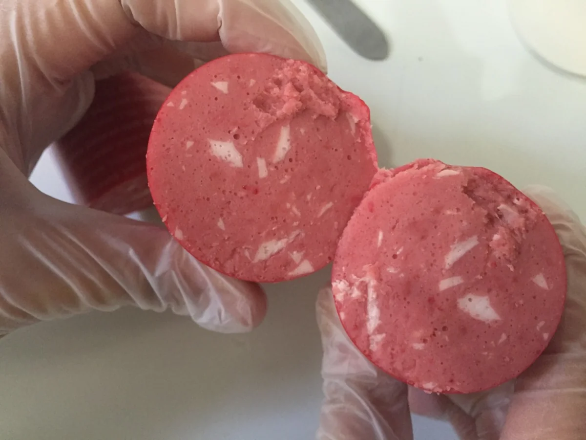 ​Bakıda satılan bir neçə adda kolbasa məhsullarının tərkibində at əti müəyyən edilib