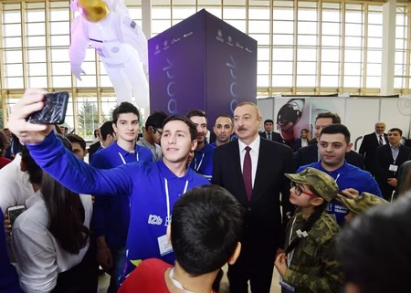 Prezident İlham Əliyev “Bakutel-2019” sərgisi ilə tanış olub - YENİLƏNİB