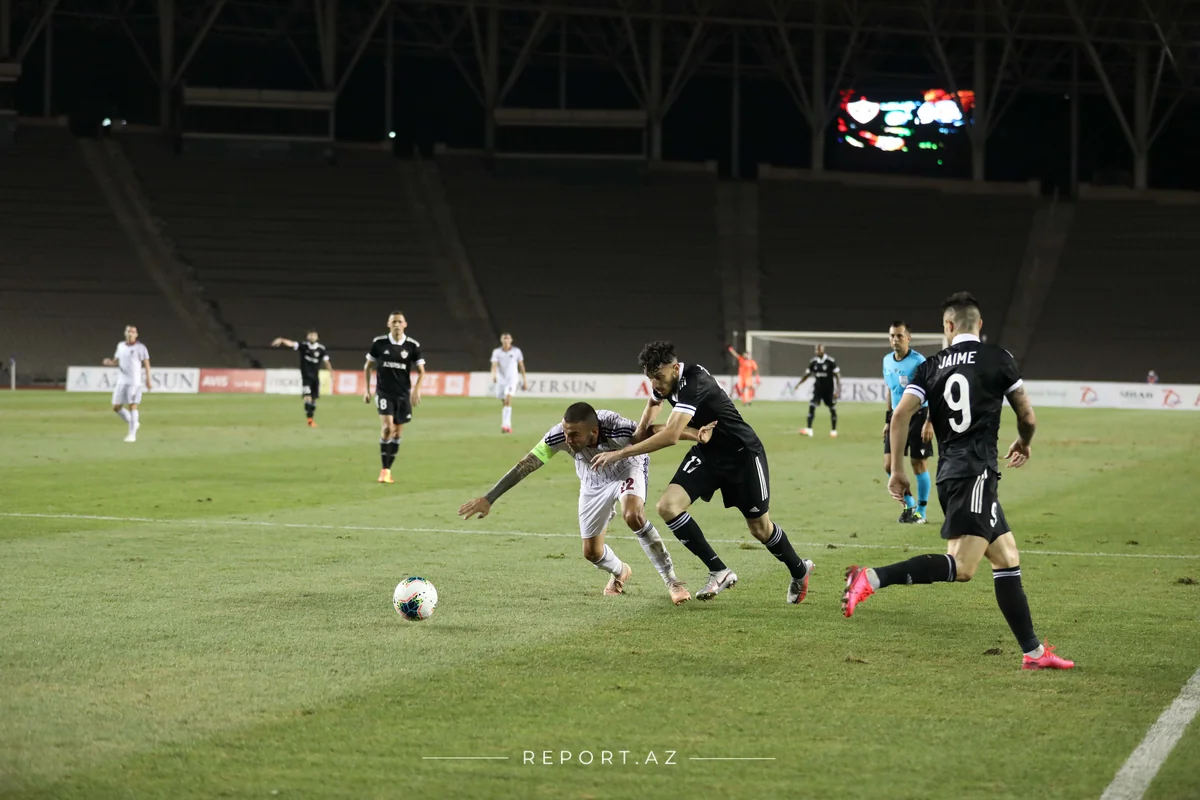 Qarabağ böyük hesablı qələbə ilə mərhələ adladı