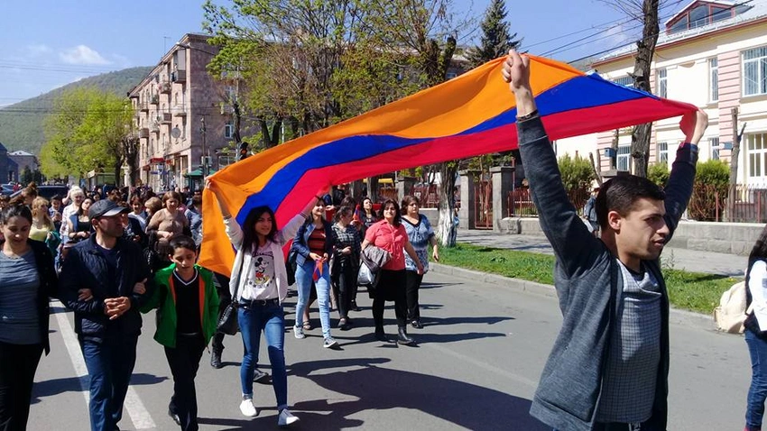 Ermənistanda qızıl mədəni və tikiş fabrikinin işçiləri tətil edərək aksiyalara qoşulublar