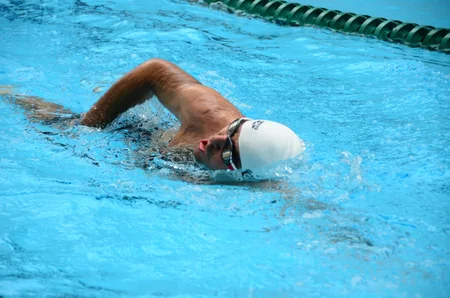 Su İdmanı Sarayında akvatlon yarışı keçirilib