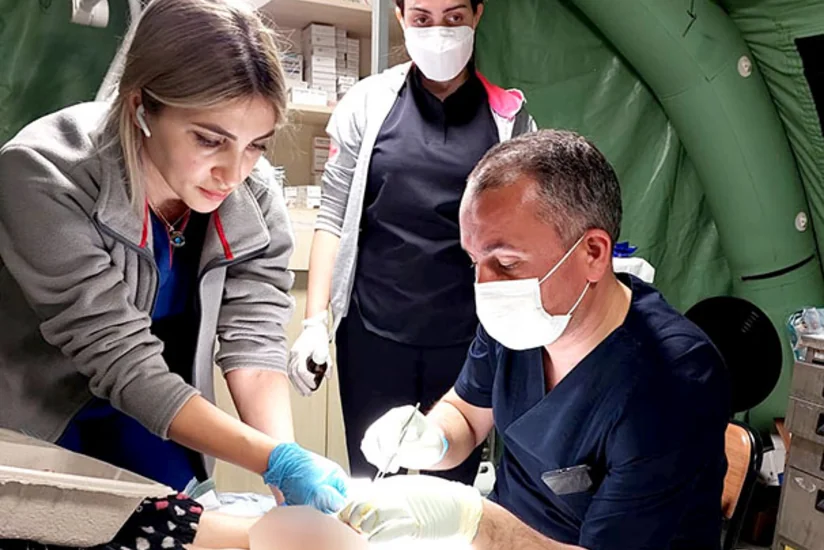 Azərbaycanın hərbi həkimləri Türkiyədə 71 cərrahi əməliyyat icra edib, 468 nəfərə ambulator yardım göstərib