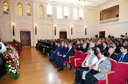 İlham Əliyev və Mehriban Əliyeva Arif Məlikovun vida mərasimində iştirak ediblər - YENİLƏNİB-2