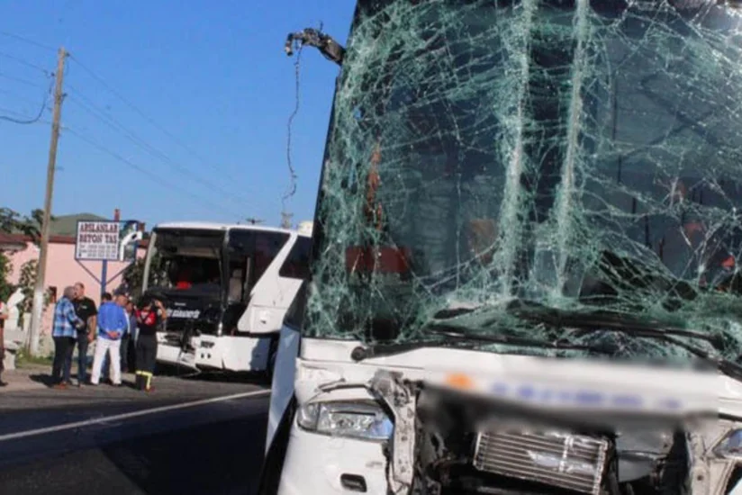 Türkiyədə sərnişin avtobusu Azərbaycandan İstanbula gedən yük avtomobilinə çırpılıb: - 15 yaralı