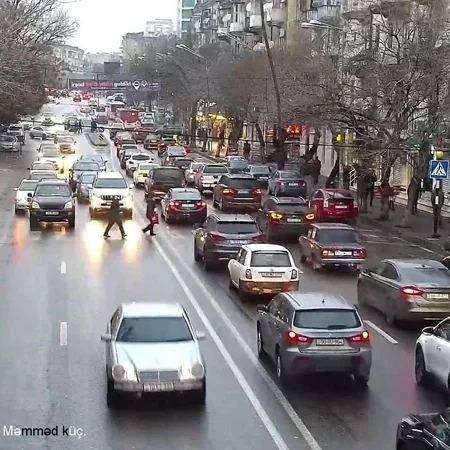 Bakının bir sıra yollarında sıxlıq müşahidə edilir