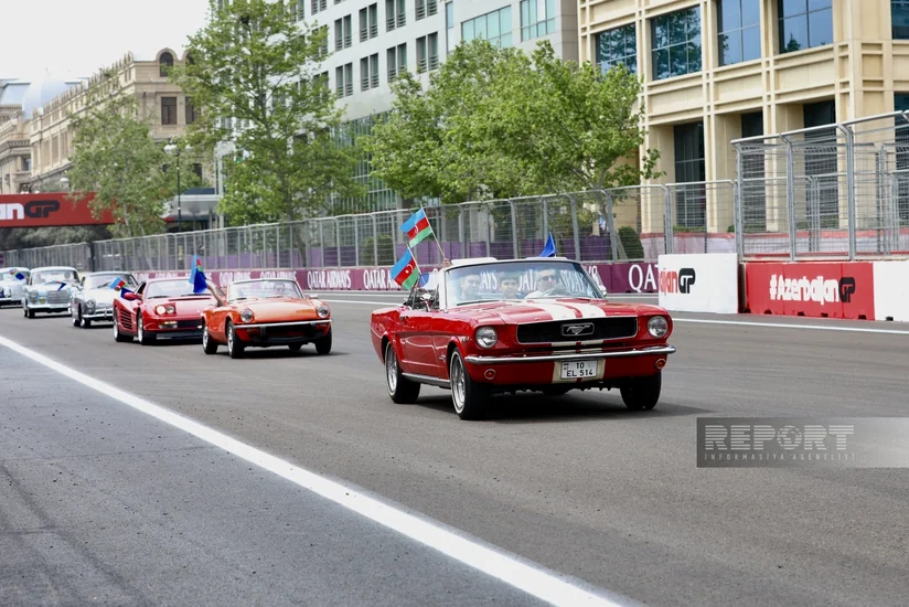 “Formula 1”: Azərbaycan Qran-prisi ərəfəsində klassik avtomobillərin paradı olub - FOTOREPORTAJ