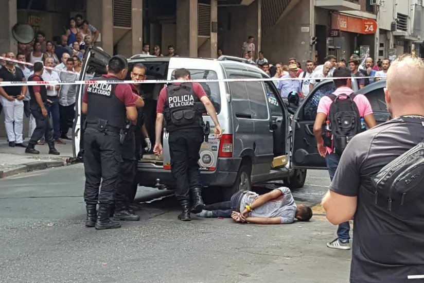 Argentinada baş verən qarşıdurmalarda 100-ə yaxın şəxs yaralanıb