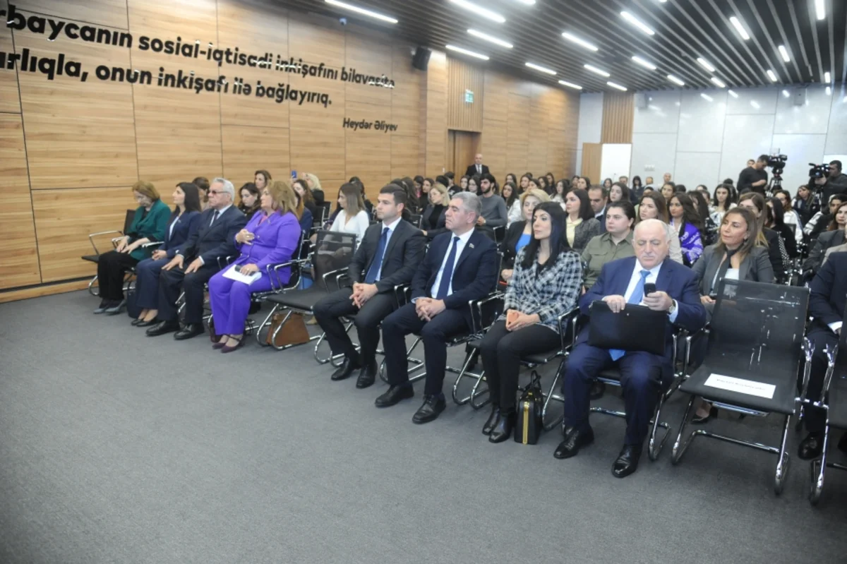 Tikinti sektorunun inkişafında qadınların rolu müzakirə edilib