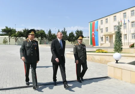 Prezident İlham Əliyev Cəmşid Naxçıvanski adına Hərbi Liseydə yenidənqurma işlərindən sonra yaradılan şəraitlə tanış olub - YENİLƏNİB - FOTO
