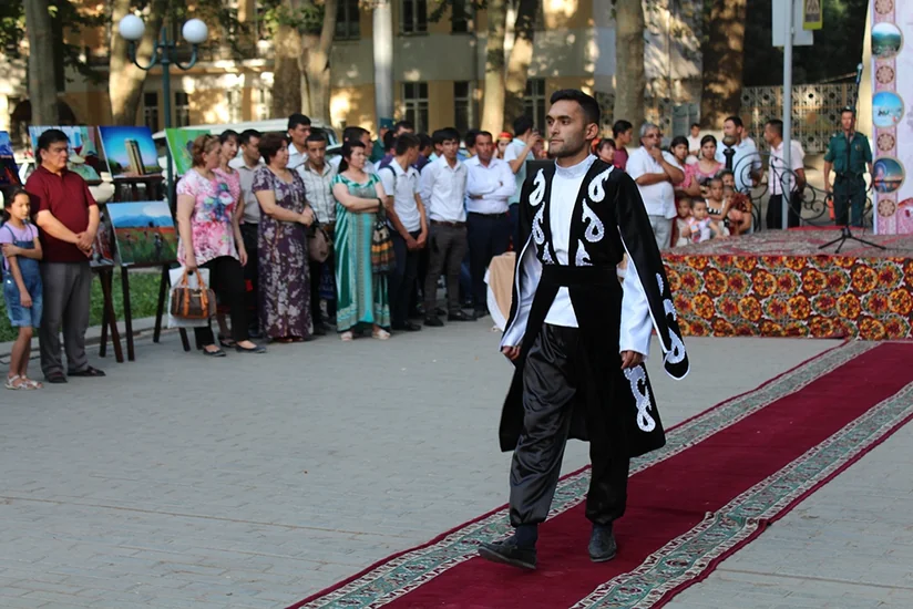 Özbəkistanda Qarabağ geyimləri nümayiş etdirilib