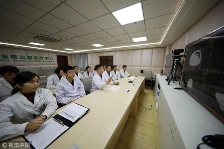 Çində cərrah xəstədən 3000 kilometr məsafədə ilk beyin əməliyyatı keçirib - VİDEO - FOTO