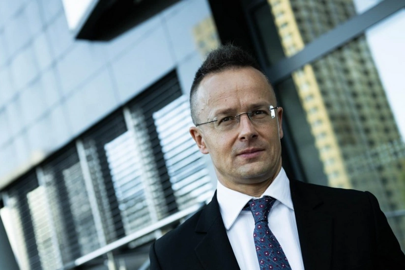 Peter Siyarto: “Macarıstan Ukraynanı silahla təmin etməyəcək”