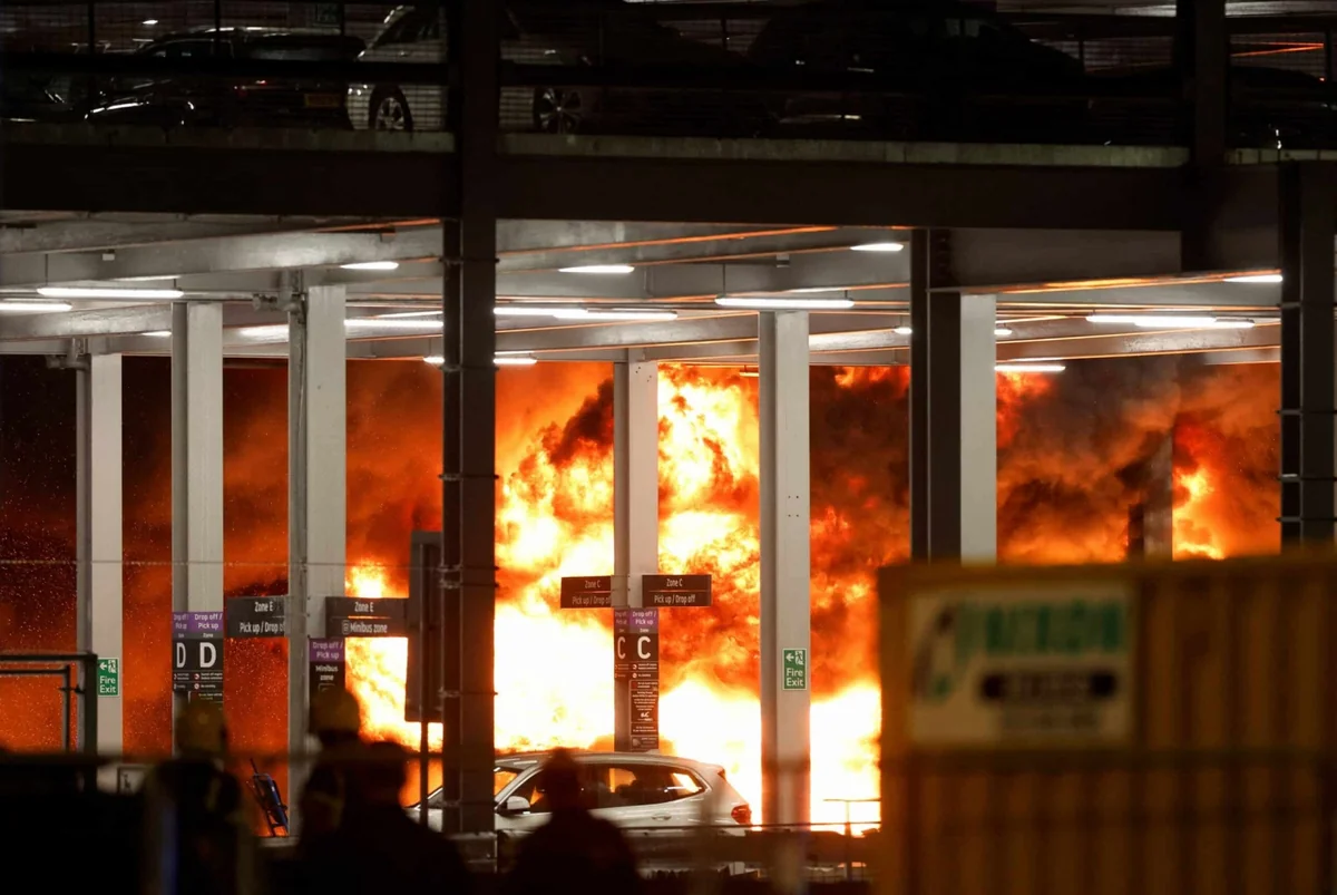London aeroportunda güclü yanğın olub, uçuşlar dayandırılıb