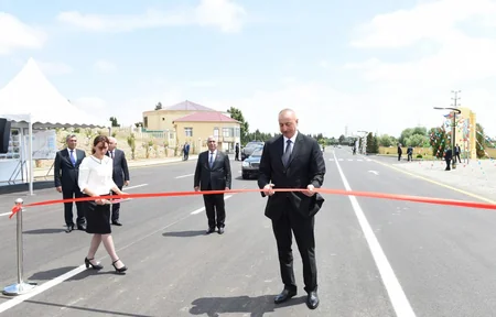 Prezident İlham Əliyev yenidən qurulan Cocuq Mərcanlı kəndinə səfərə gedib