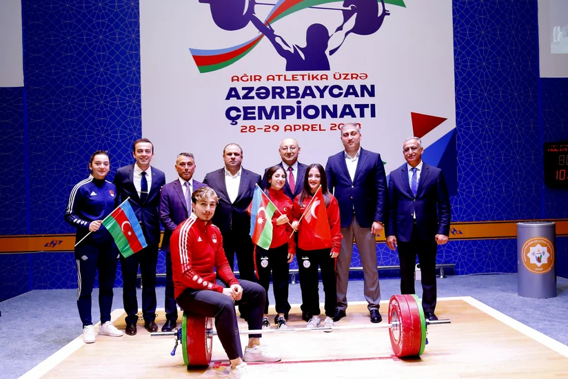 Türkiyəli atletlər ağırlıqqaldırma üzrə Azərbaycan çempionatını izləyiblər