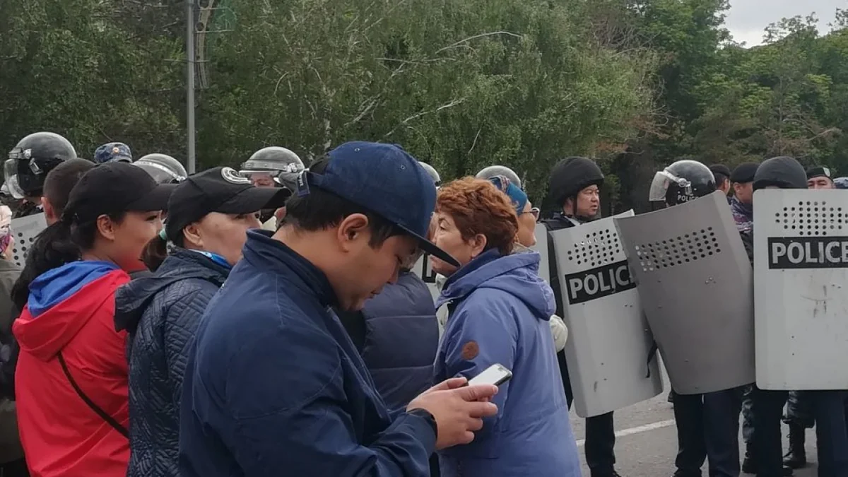 В Казахстане на митингах арестованы около сотни человек