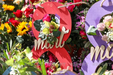 Pandemiyada gül və hədiyyə satışı: razı və narazı olanlar var - VİDEOSORĞU