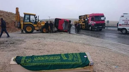 Türkiyədə avtobus aşıb, 7 nəfər ölüb, 15-i yaralanıb