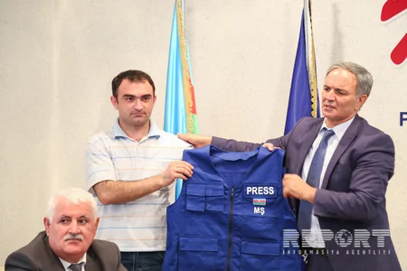 Press Council distributes vests to journalists - PHOTO