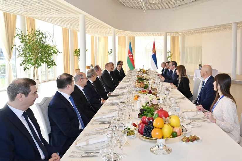 От имени президента Азербайджана дан обед в честь президента Сербии