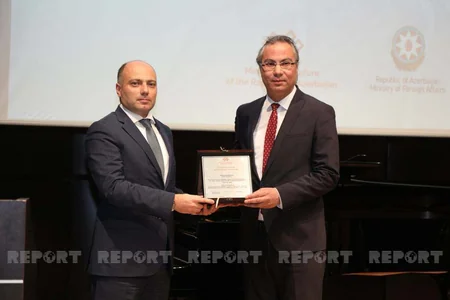 Награждены авторы лучших эссе о Низами Гянджеви
