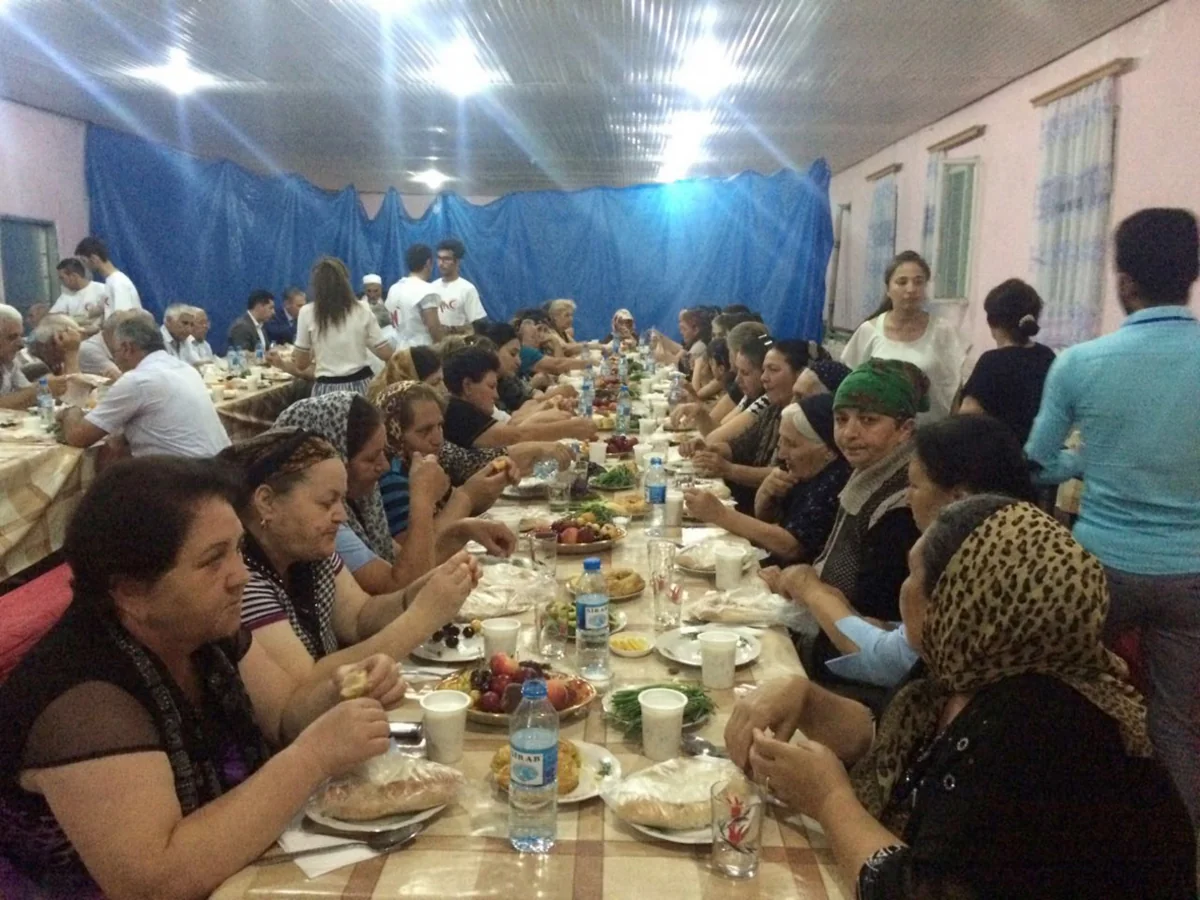 Azərikimya Sumqayıtda iftar süfrəsi təşkil edib