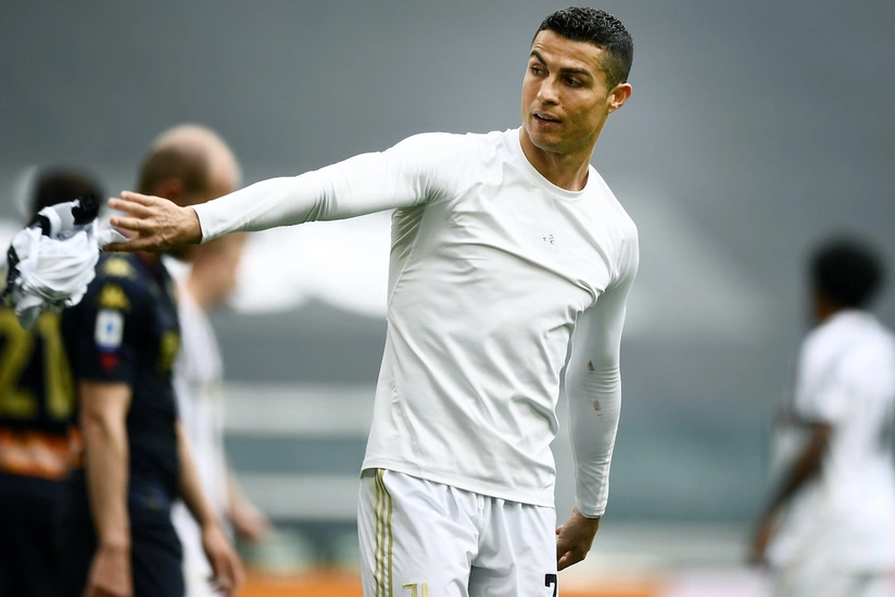 Ronaldu bu dəfə formasını yerə atdı