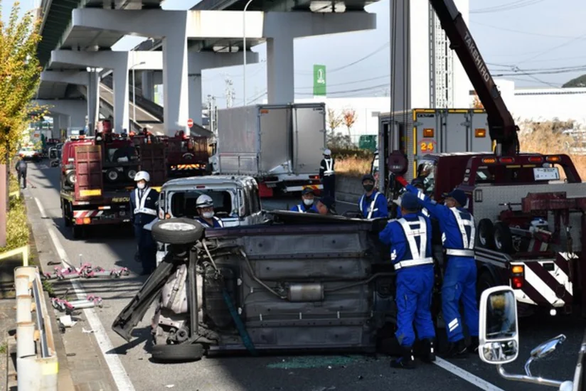 В Японии столкнулись десятки автомобилей